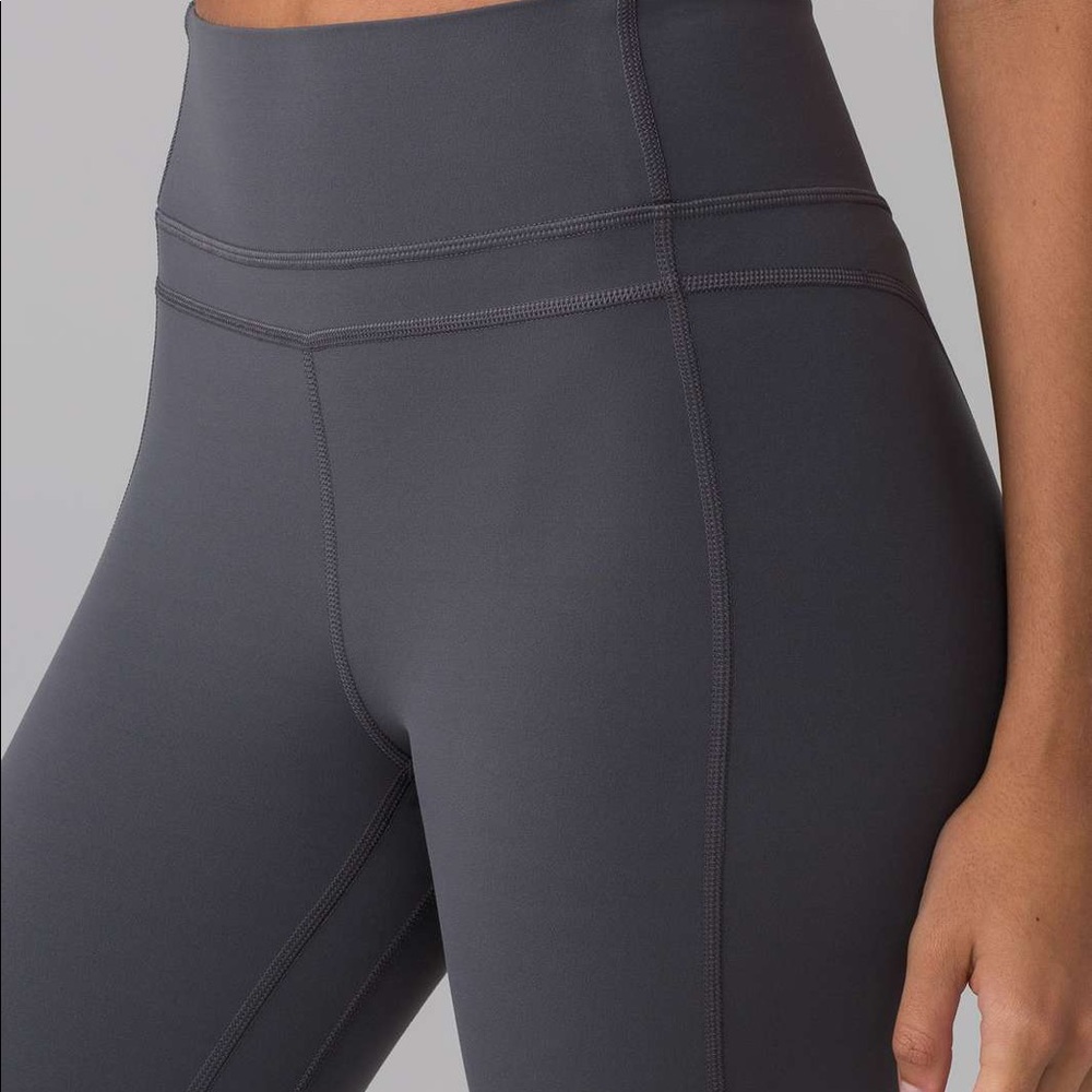 🌿RARE Lululemon Pushing Limits Align Crop 21”